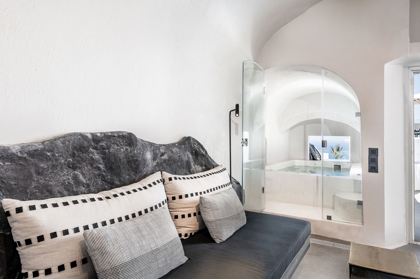 On-The-Rocks-Hotel-Room-28