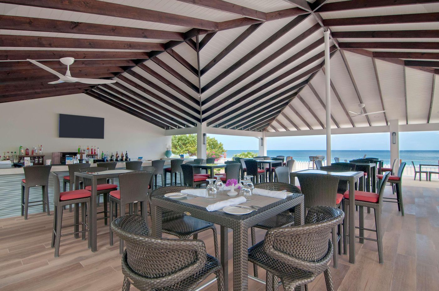 Radisson-Grenada-Beach-Resort-Bar-32