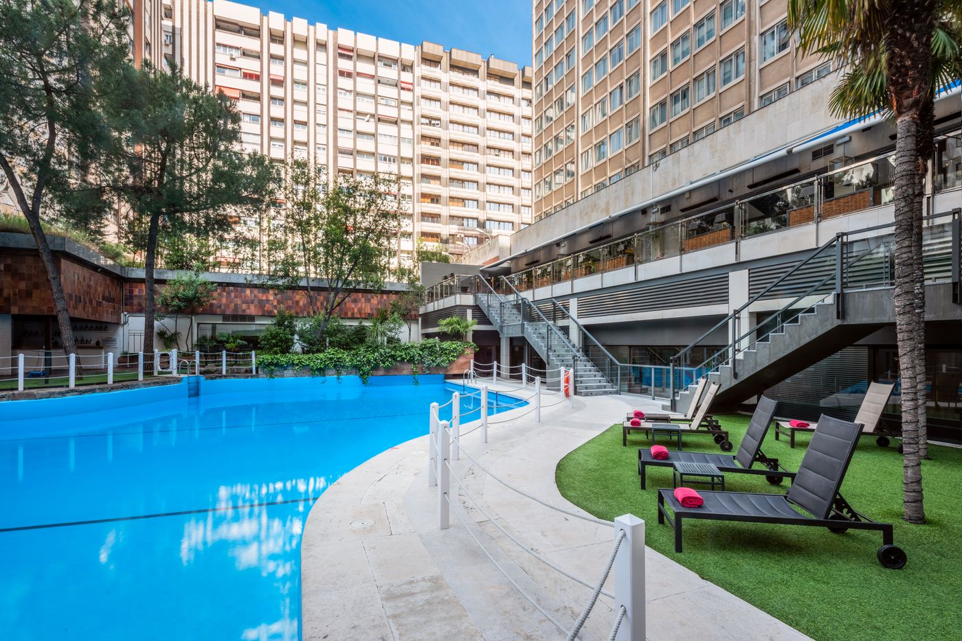 Melia-Castilla-Pool-3