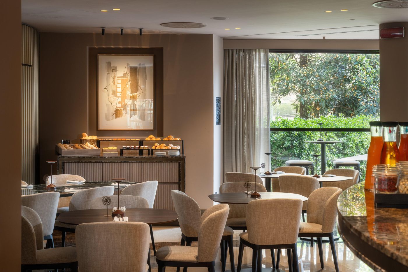 Crowne-Plaza-Milan-City-Restaurant-19