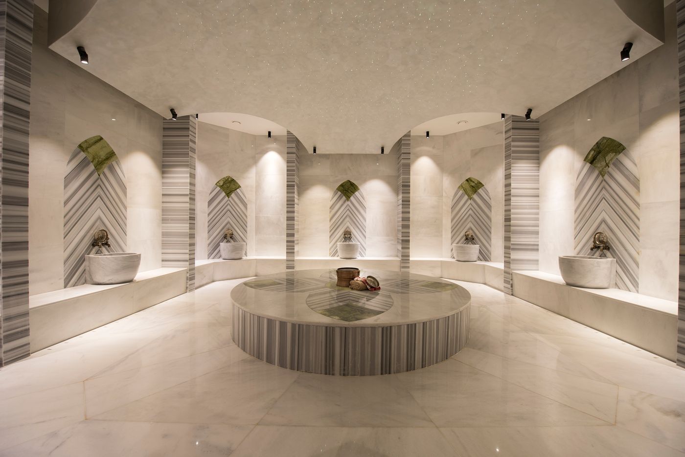 Acanthus Cennet Barut Collection