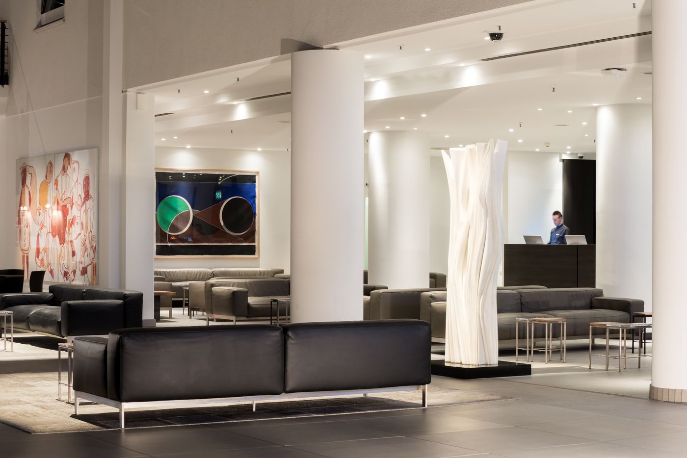 Estrel-Hotel-Berlin-Lobby-3