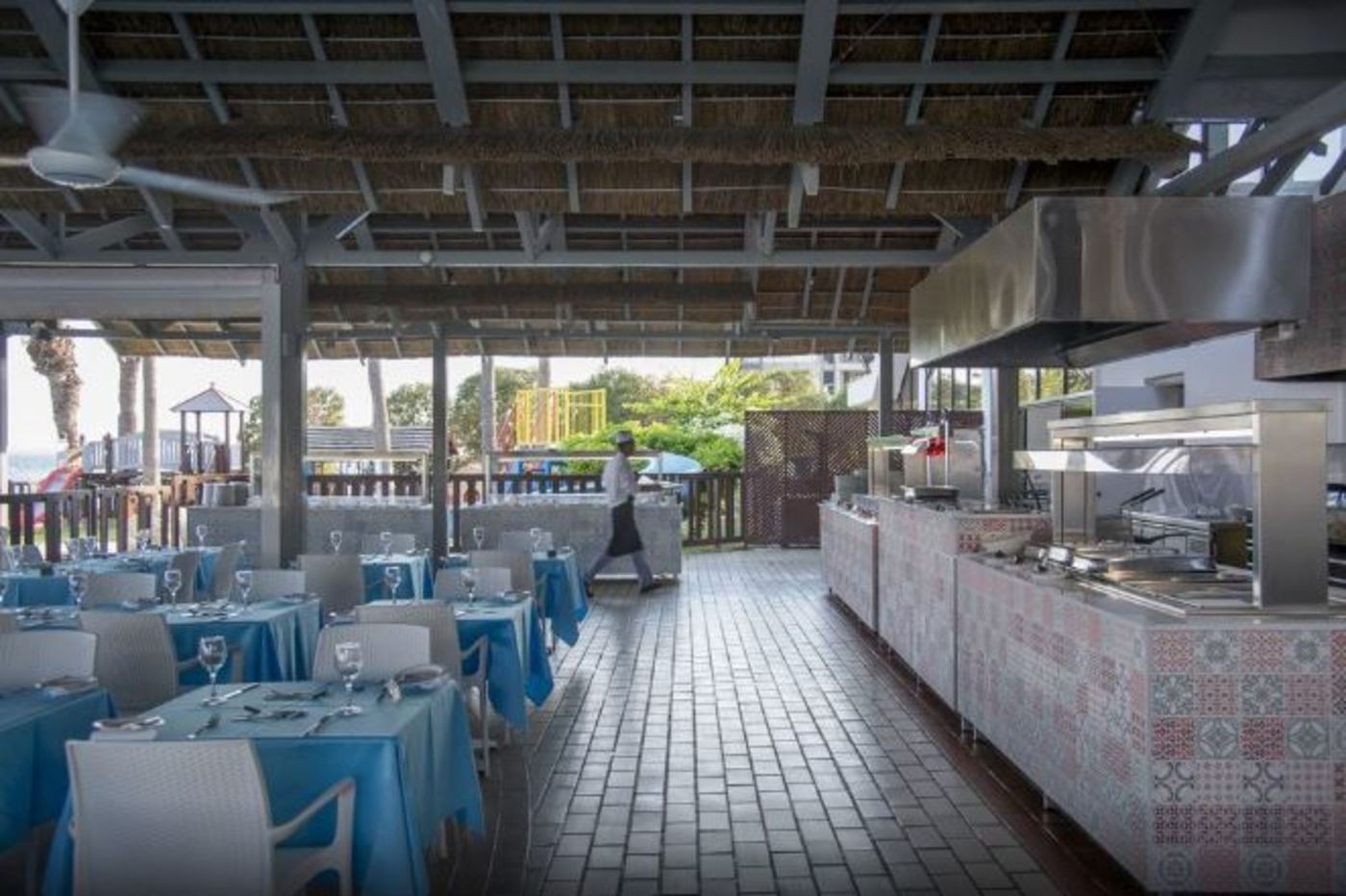 Palm-Beach-Hotel---Bungalows-Restaurant-17