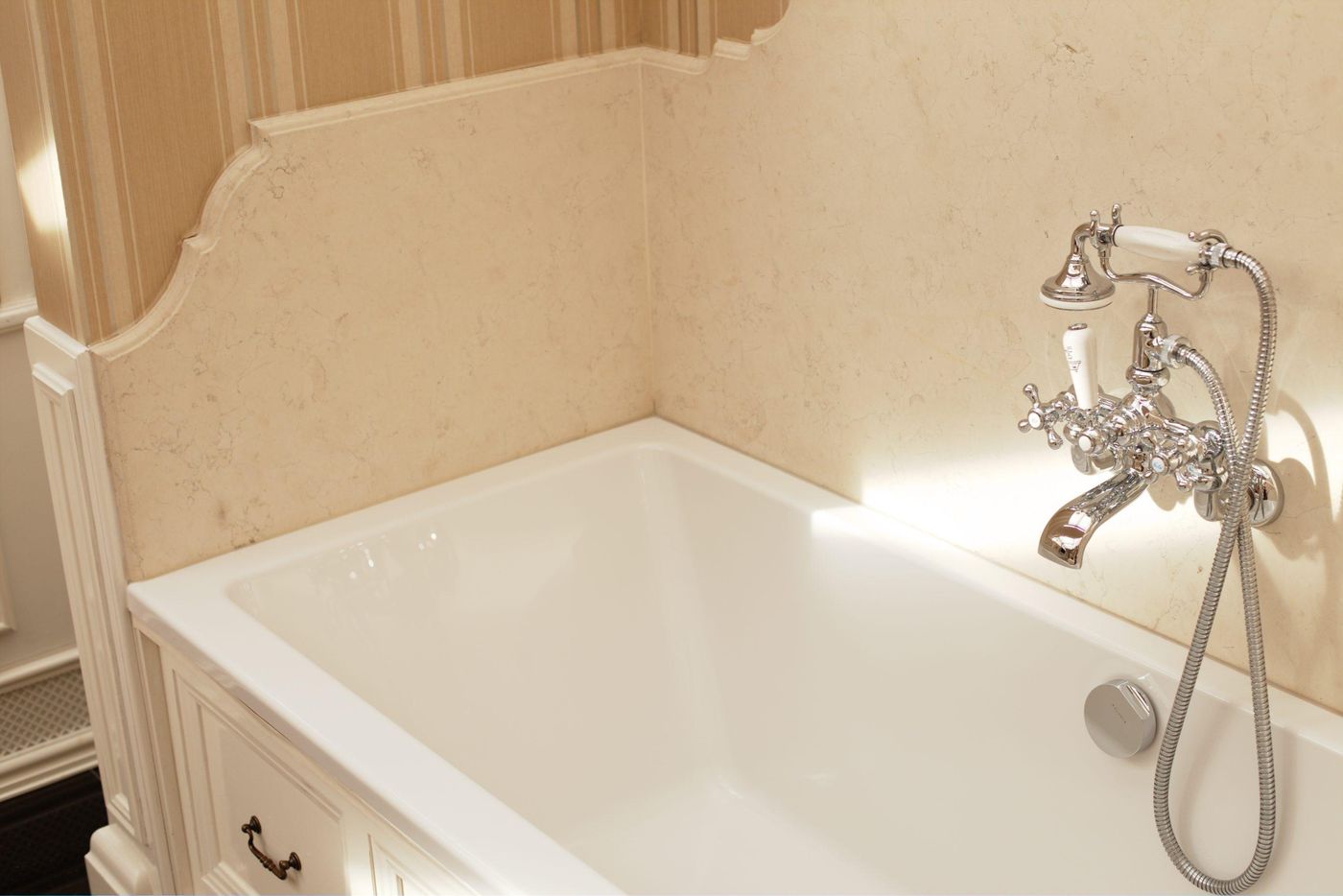 The-Bonerowski-Palace-Room-27