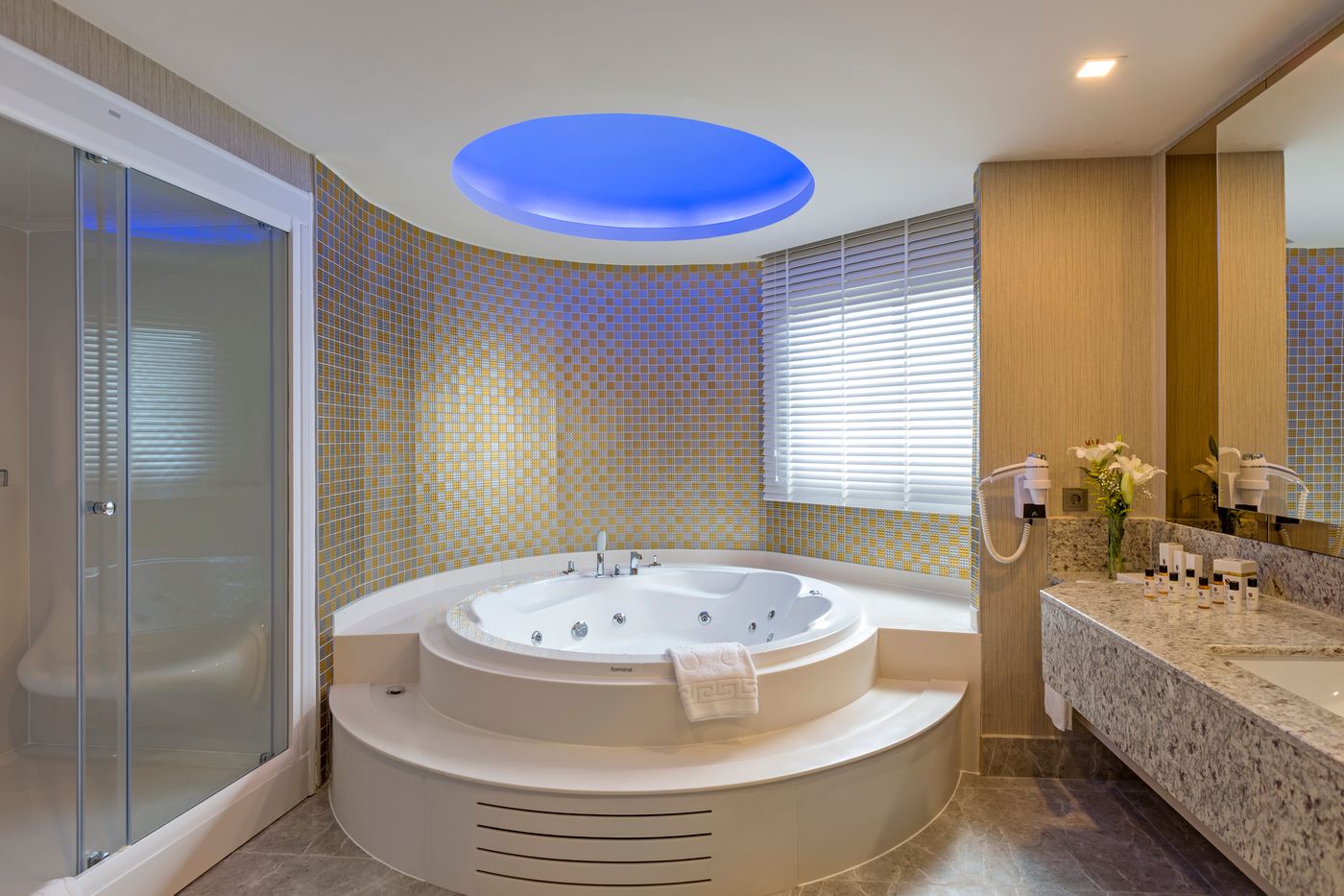 Royal-Seginus-Room-90