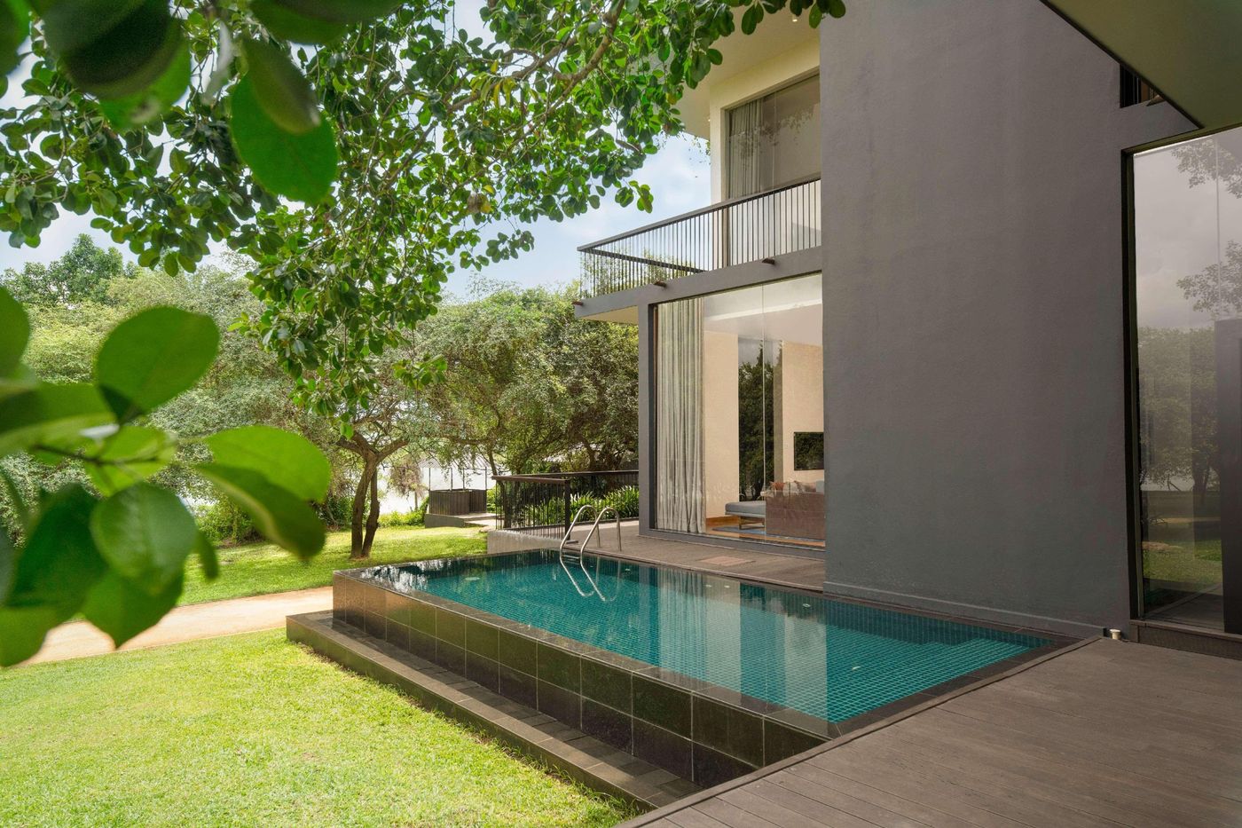 DoubleTree-by-Hilton-Weerawila-Rajawarna-Resort-Room-1