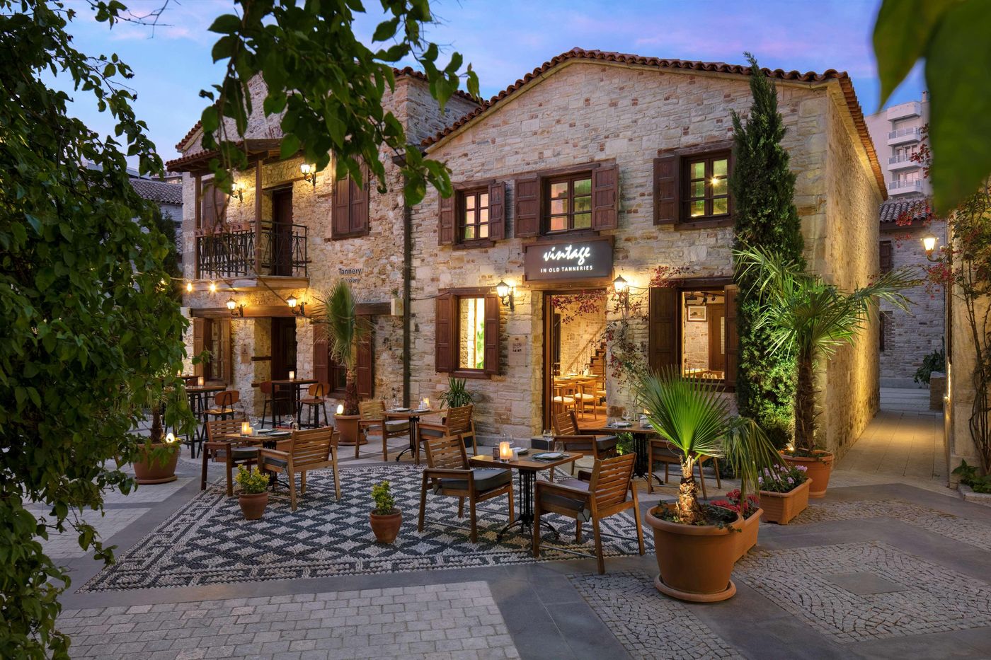 DoubleTree-by-Hilton-Kusadasi-Restaurant-6