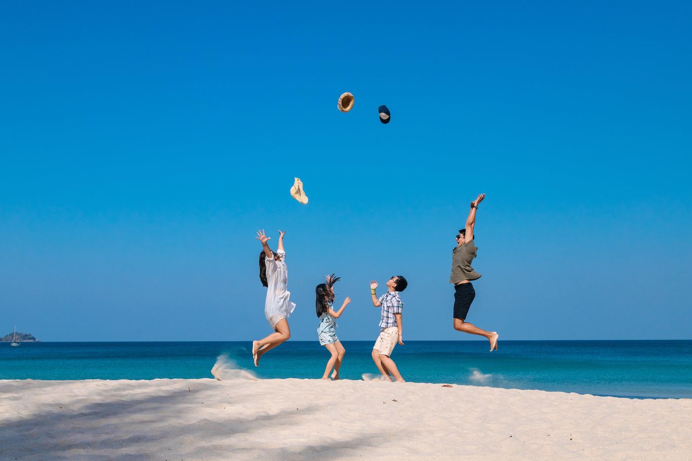 Holiday-Inn-Express-Phuket-Patong-Beach-Central-Beach-72