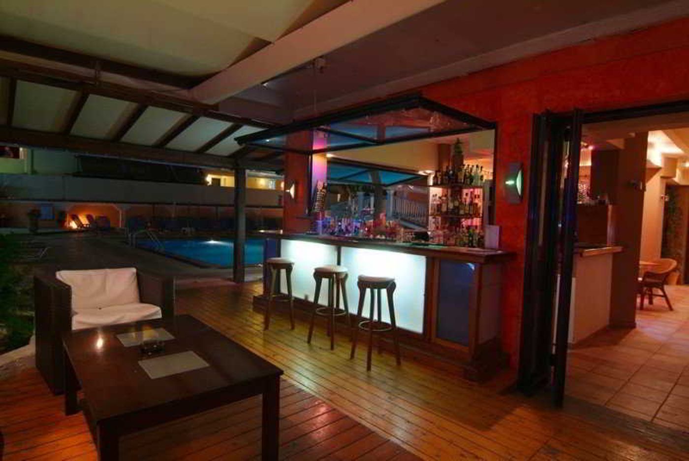 Olga-s-Hotel---Pool-Bar-11