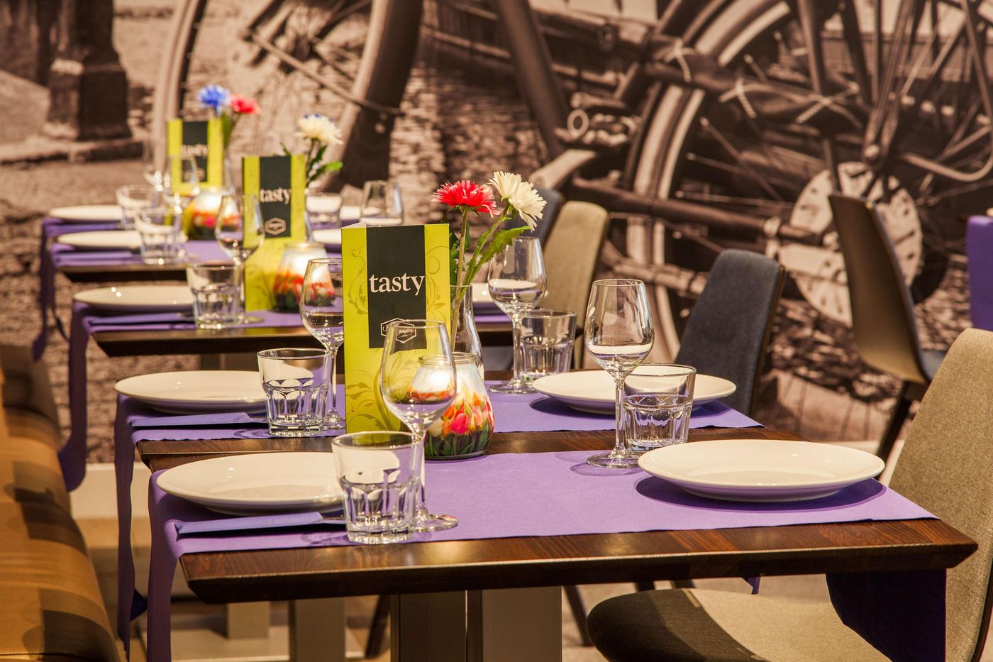 Hampton-By-Hilton-Amsterdam-City-Centre-East-Restaurant-44