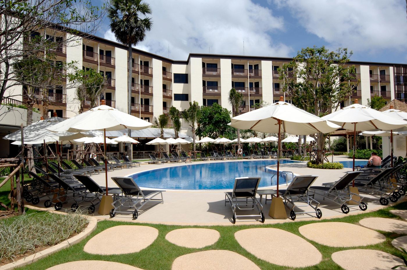 ibis-Phuket-Patong-Pool-9