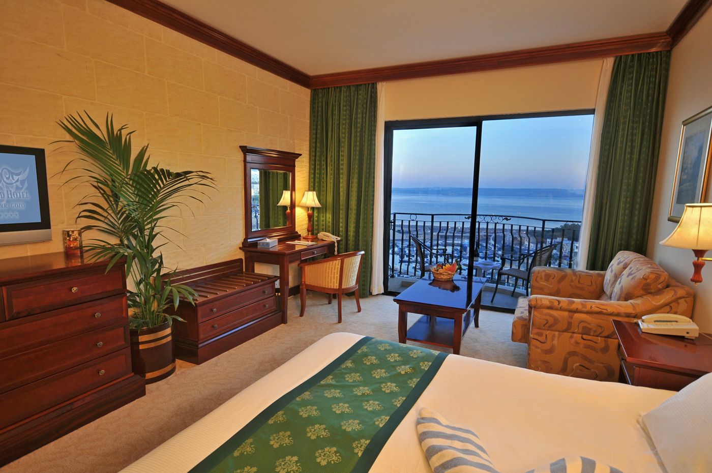 Grand-Hotel-Room-10