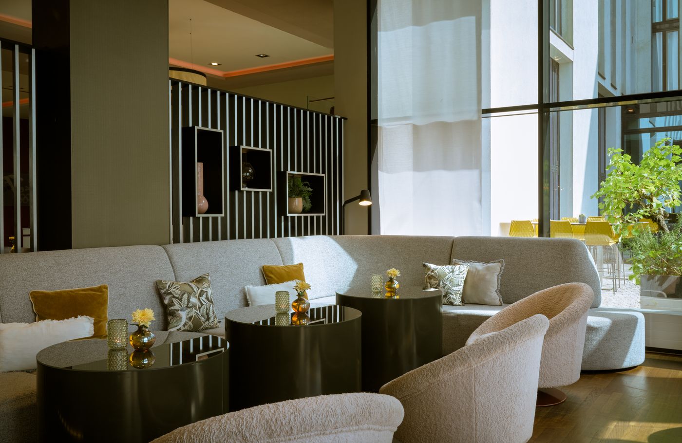 Leonardo-Royal-Hotel-Munich-Bar-7