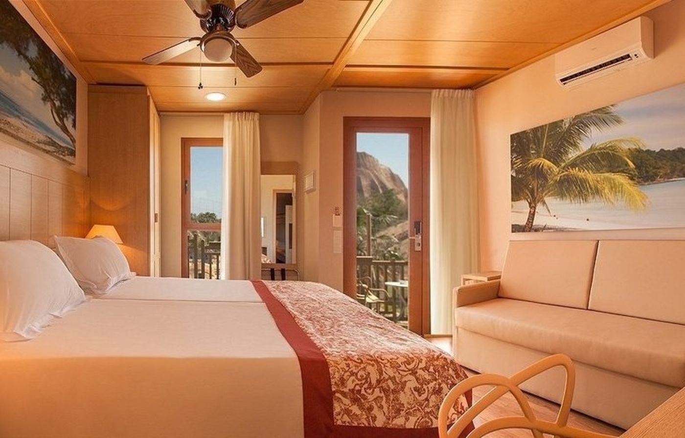 Magic Natura Animal Waterpark and Polynesian Lodge Resort