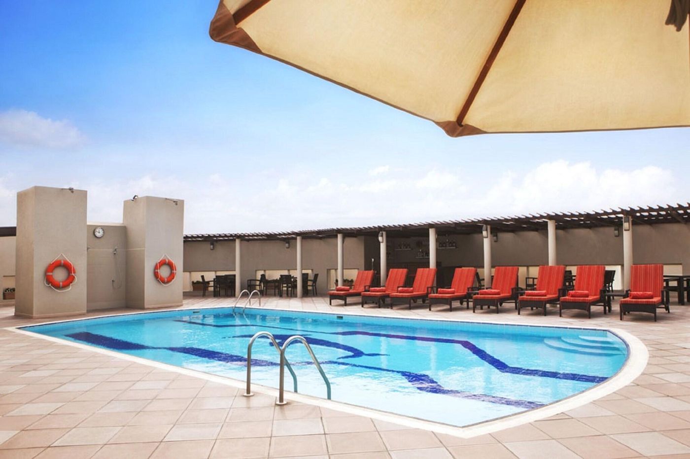 Jumeira-Rotana-Pool-4