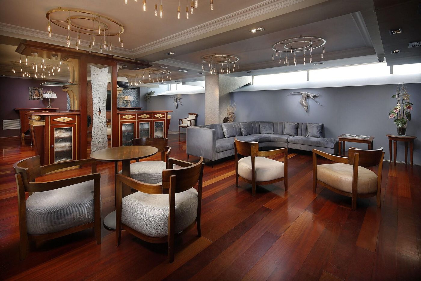 Hispanos 7 Suiza Apartament-Restaurant-Spain-Barcelona-Lobby-9