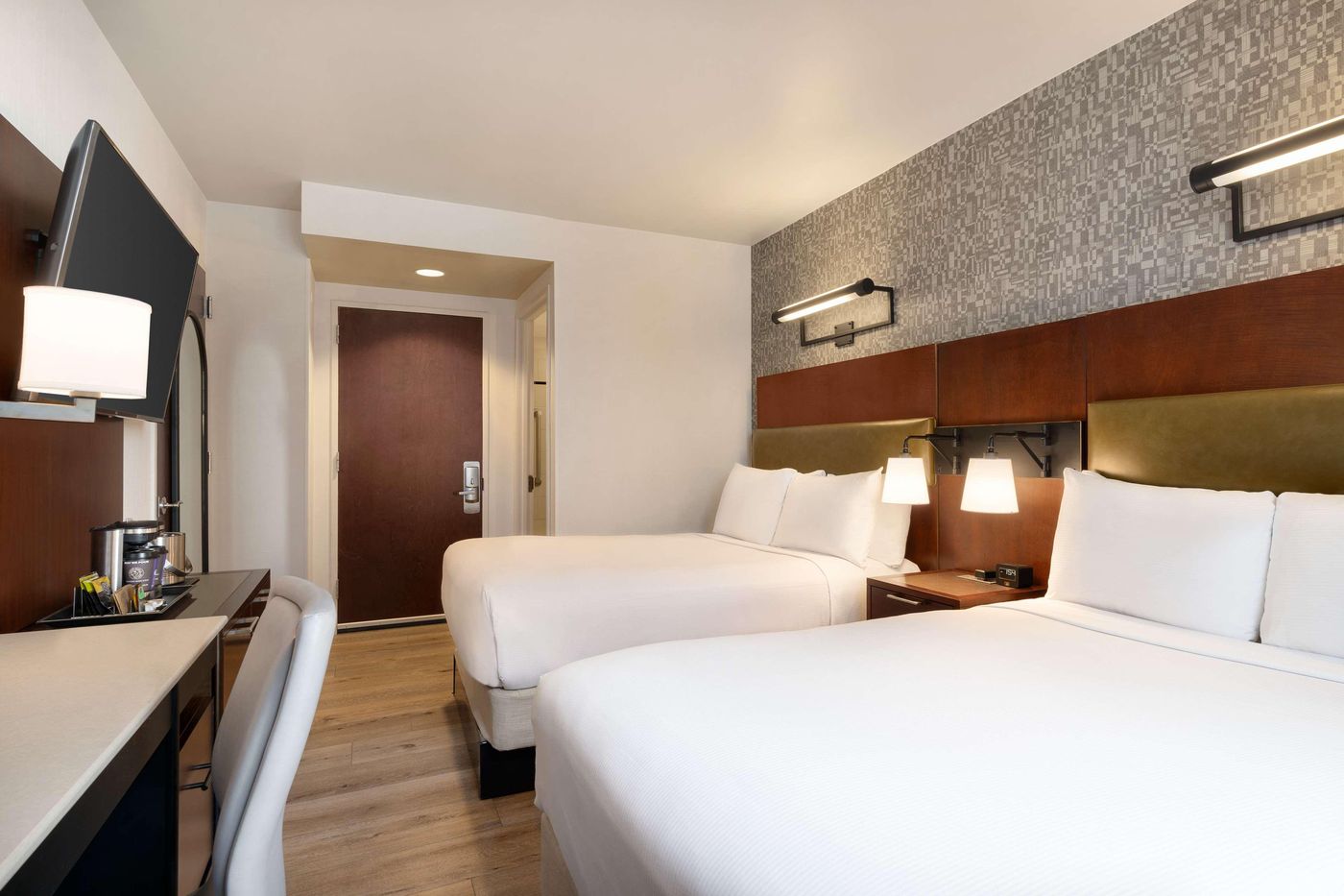 DoubleTree-by-Hilton-New-York-Downtown-Room-16