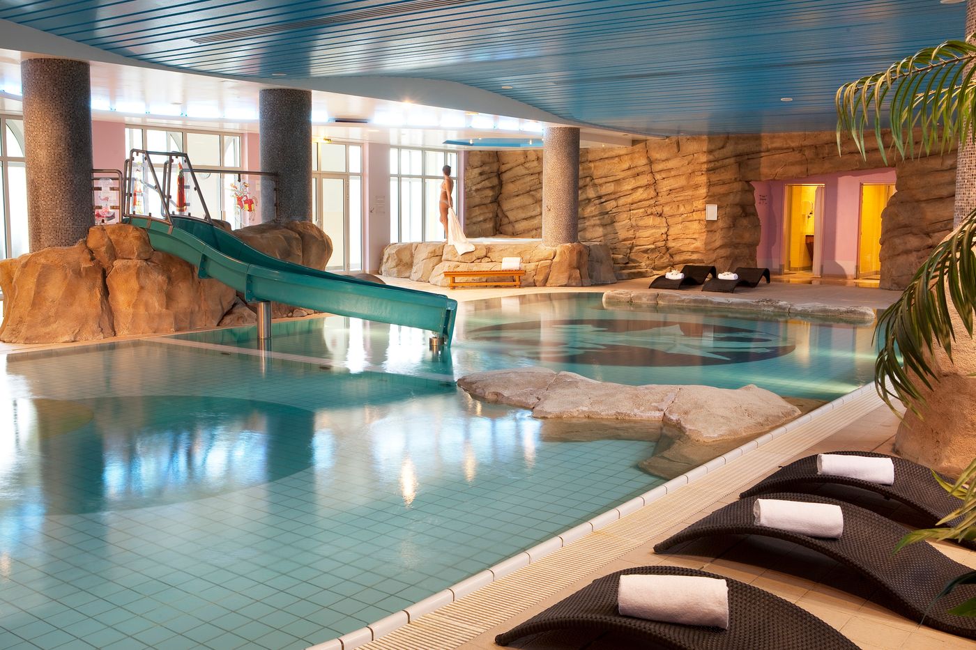 Dream-Castle-Paris-Pool-38