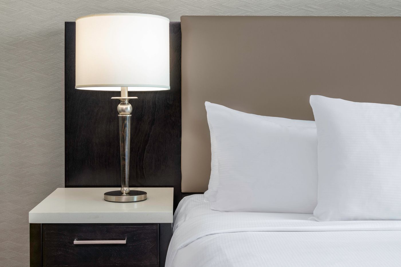 Hilton-Vancouver-Metrotown-Room-28