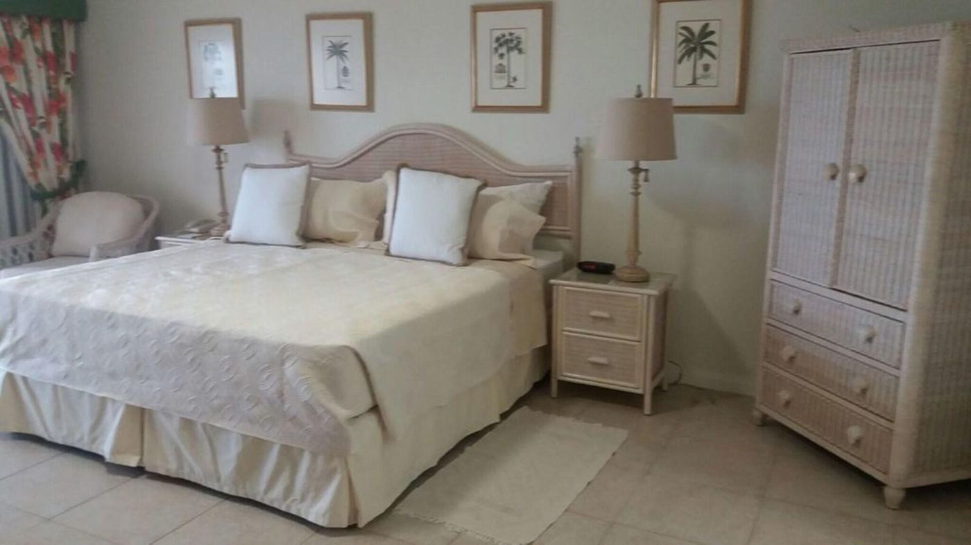 Coral-Sands-Beach-Resort-Room-7