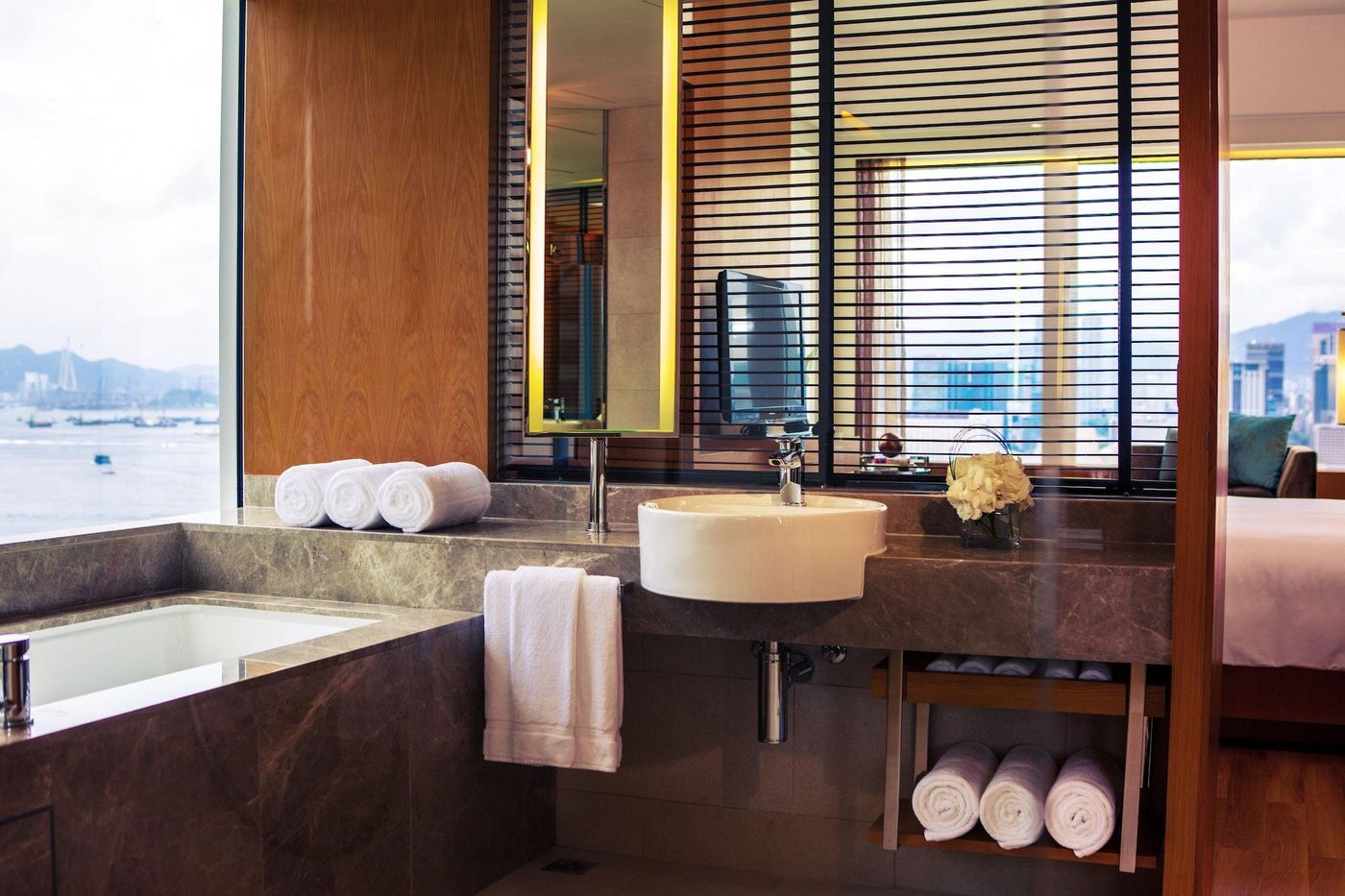 Renaissance-Hong-Kong-Harbour-View-Hotel-Room-45