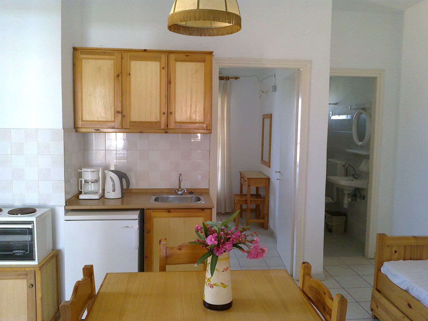 Beach-Front-Salvanos-Room-8