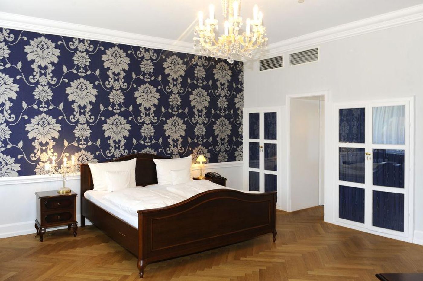 Heliopark Bad Hotel Zum Hirsch-Germany-Baden-Baden-General view-4