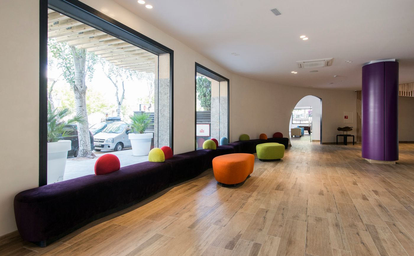 California-Apartments-III-Y-IV-Lobby-46