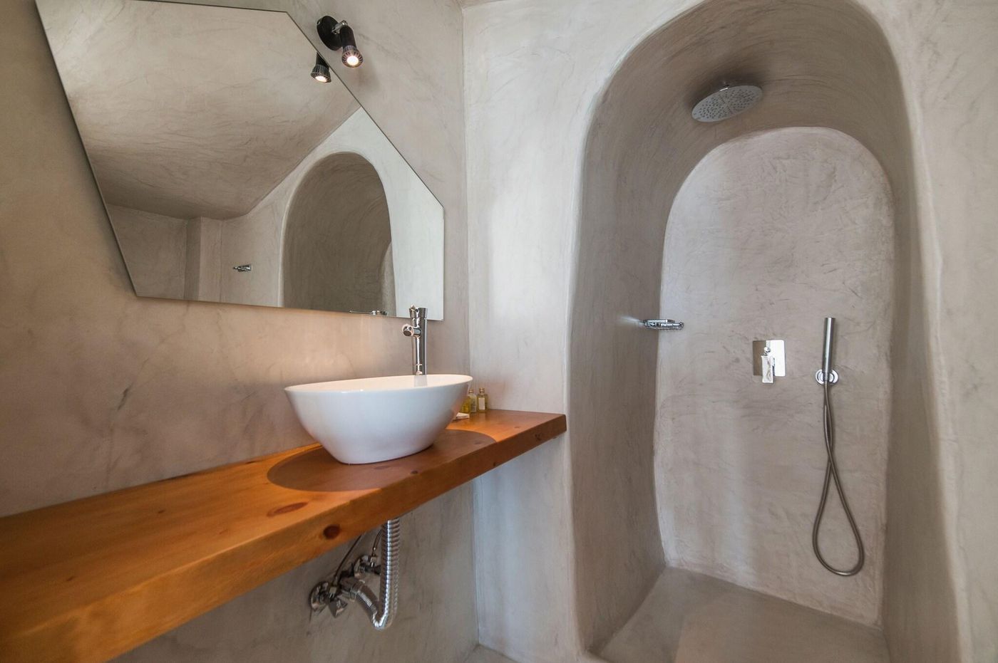 Armeni-Village-Room-34