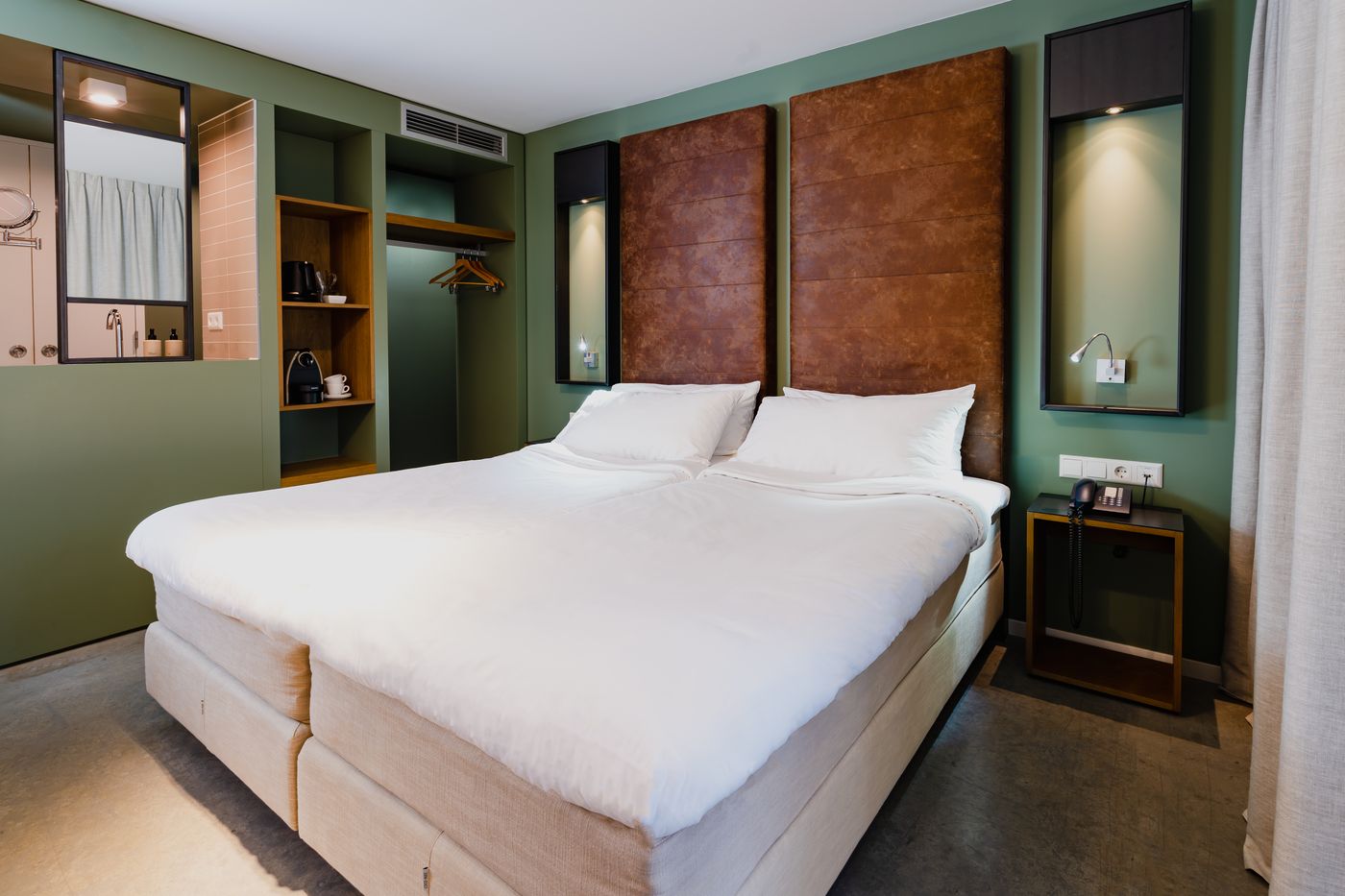 Hotel-De-Hallen-Room-8