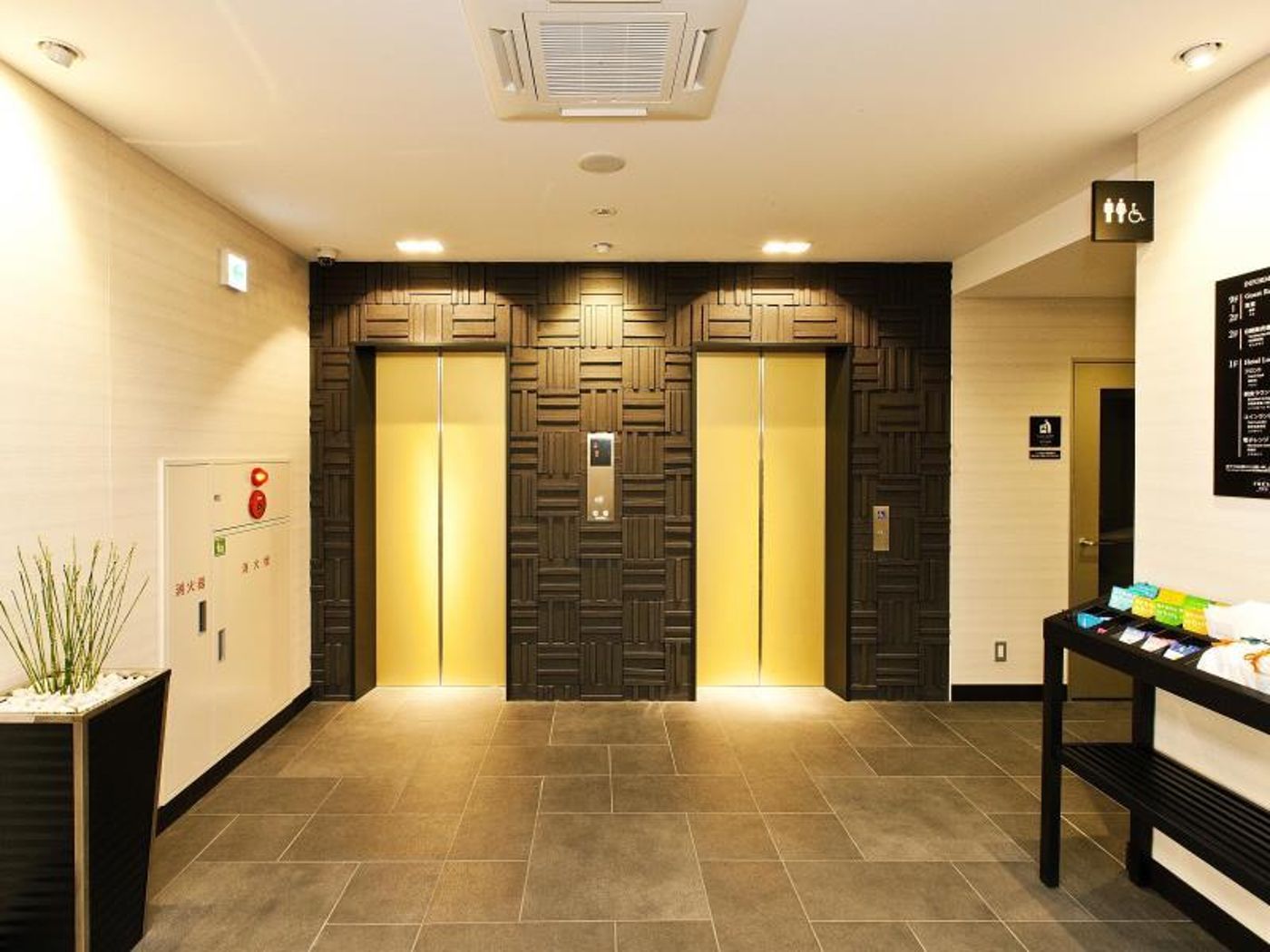 Sotetsu Fresa Inn Nihombashi-Ningyocho-Japan-Tokyo-Lobby-4