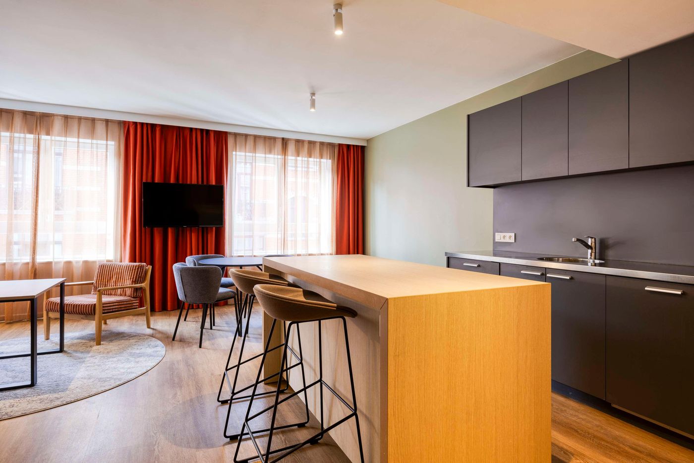 Hilton-Garden-Inn-Brussels-City-Centre-Room-42