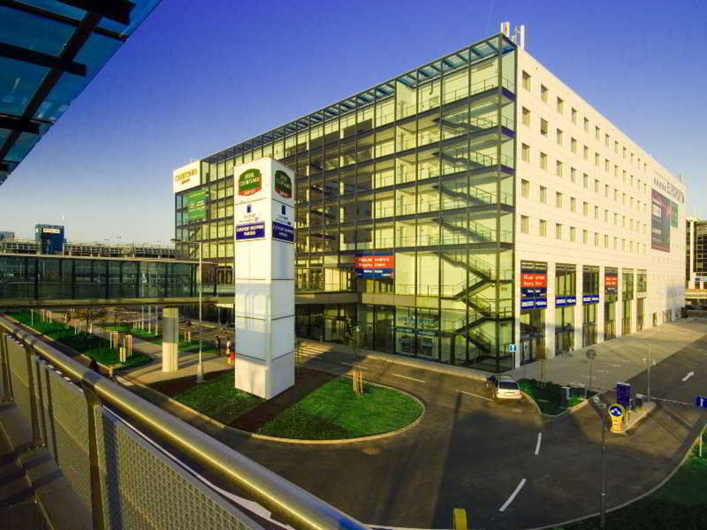 Courtyard-Prague-Airport-General-view-39