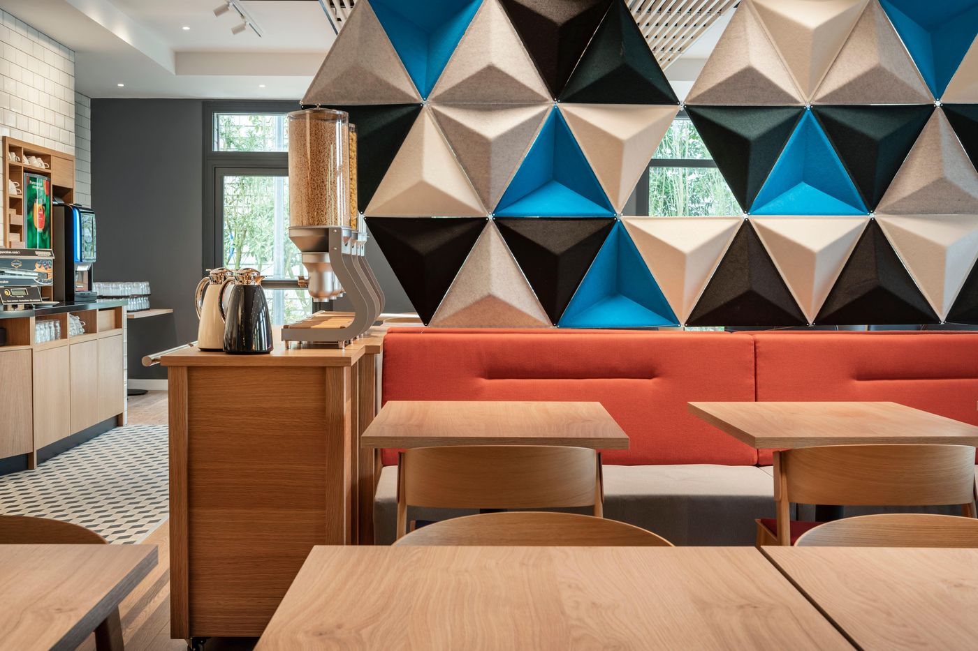 Holiday-Inn-Express-Marne-La-Vallee-Val-D-Europe-Restaurant-16