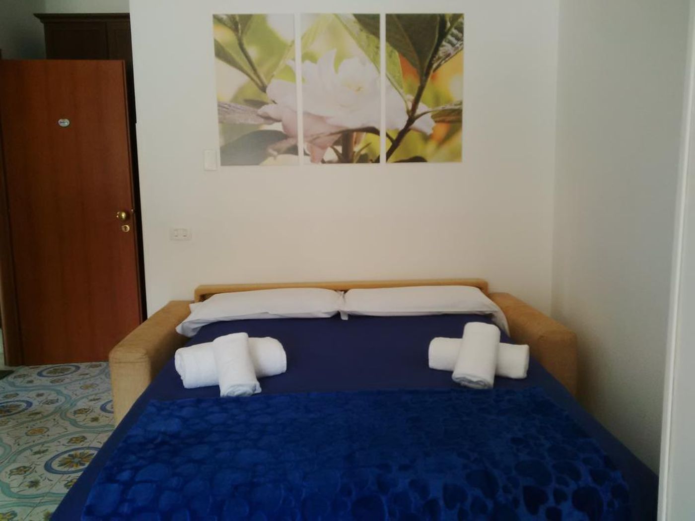 Sorrento-Town-Suites-Room-14