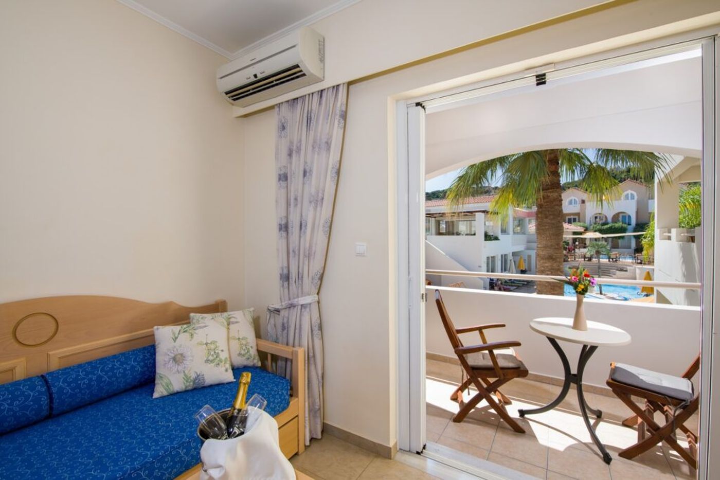 Toxo Hotel and Apartments