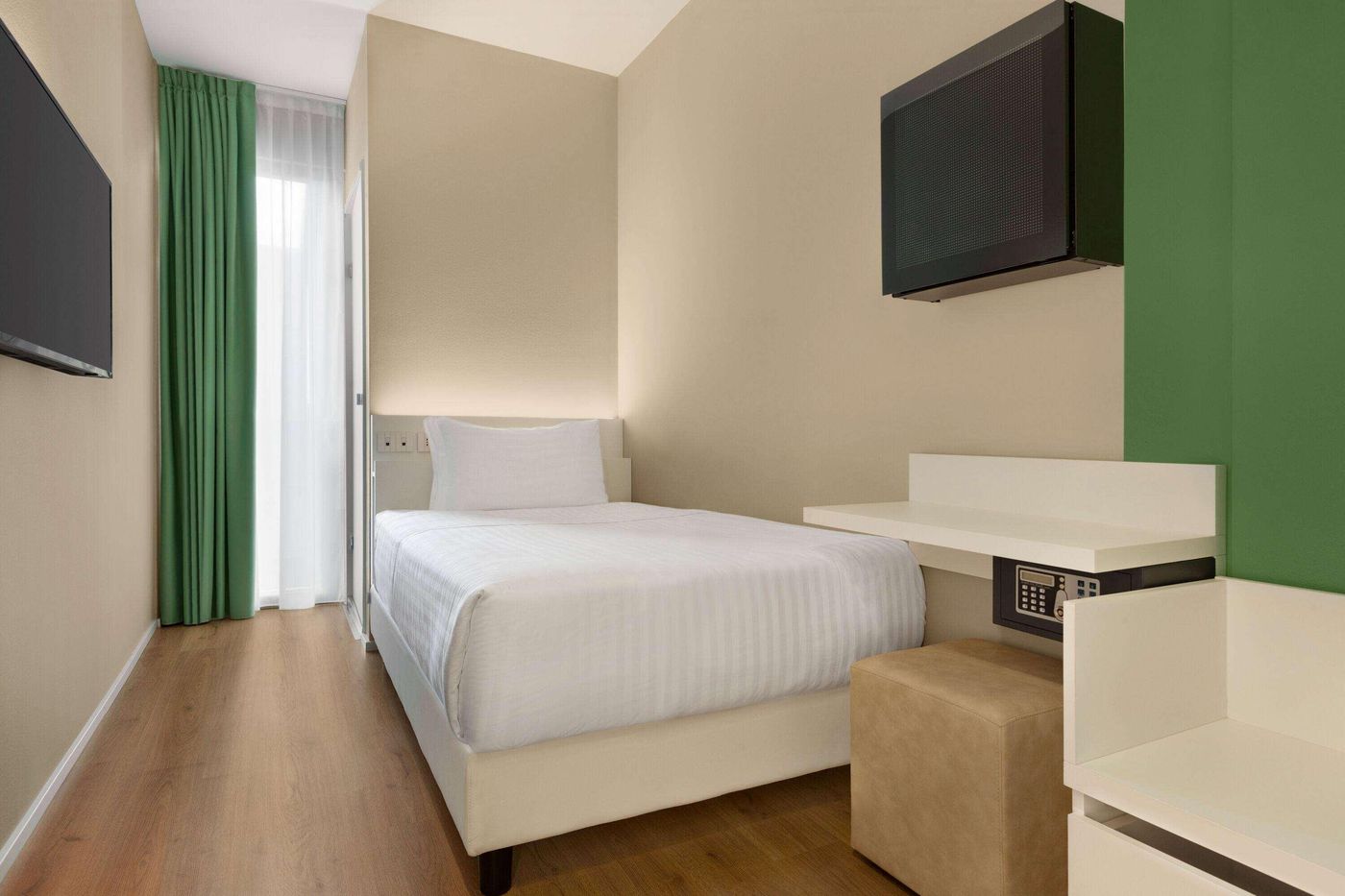 Wyndham-Garden-Florence-Room-19