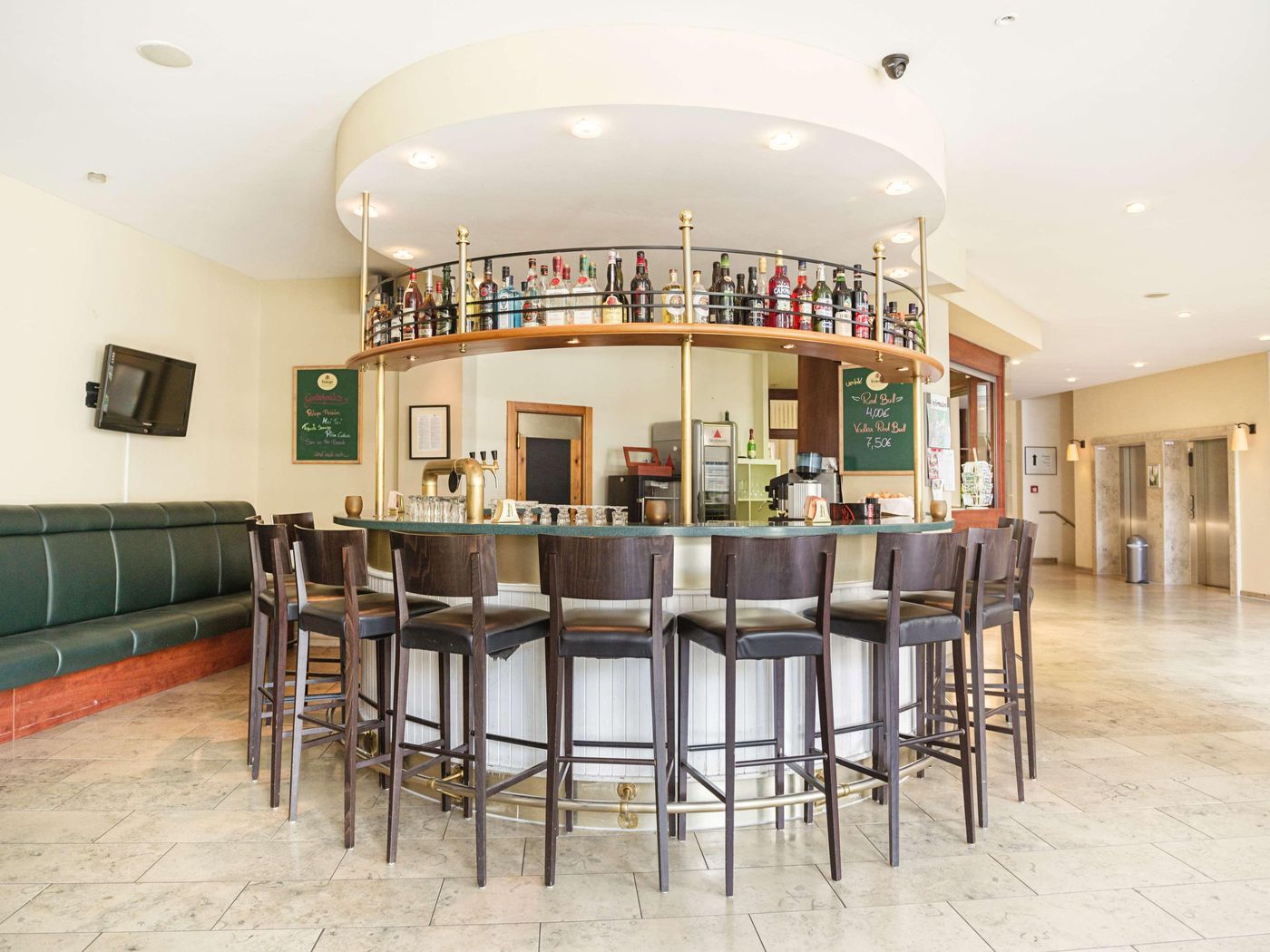 Hotel-am-Schloss-Koepenick-Berlin-by-Golden-Tulip-Bar-17