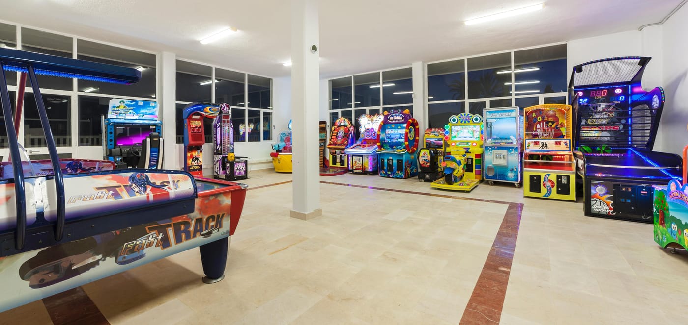 Globales-Playa-Estepona-Sports-and-Entertainment-58