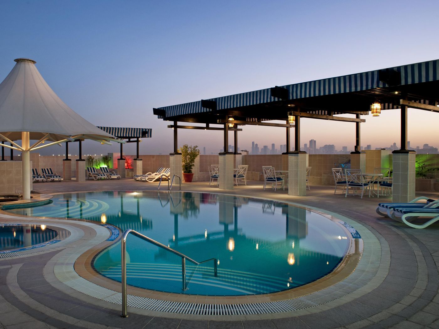 Grand-Excelsior-Deira-Hotel-Pool-2