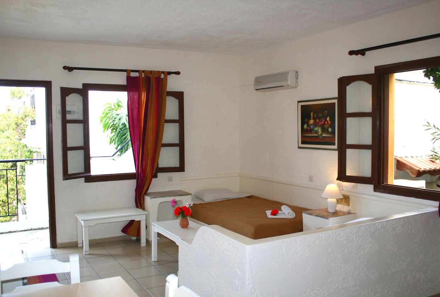 Semiramis-Apartments-Room-14