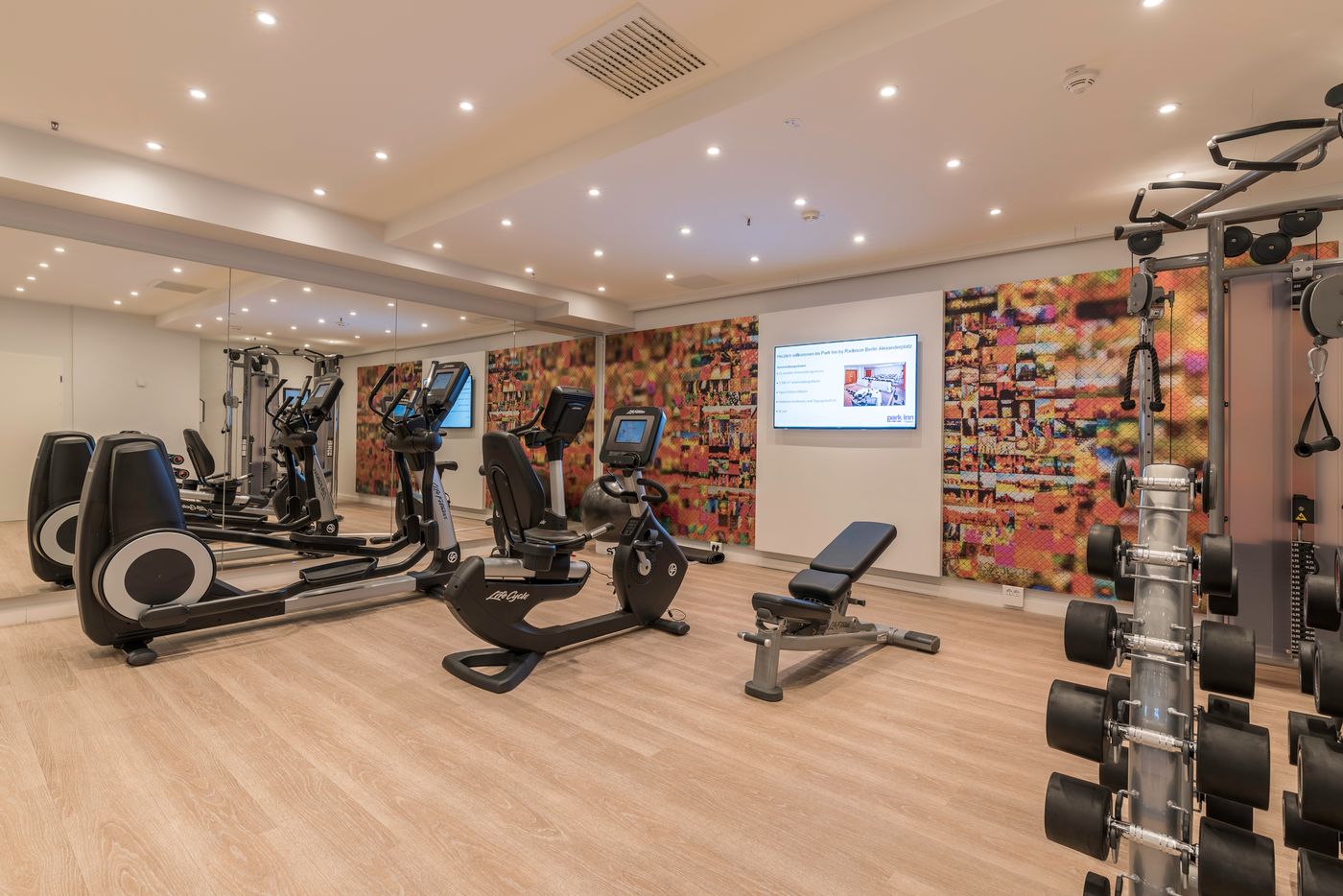 Park-Inn-by-Radisson-Berlin-Alexanderplatz-Sports-and-Entertainment-76