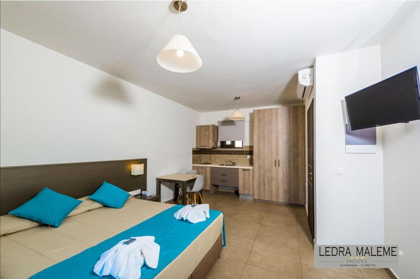 Ledra-Maleme-Room-43