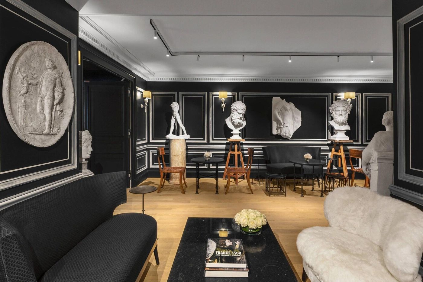 Hotel-de-Berri-Champs-Elysees--a-Luxury-Collection-Hotel--Paris-Lobby-18