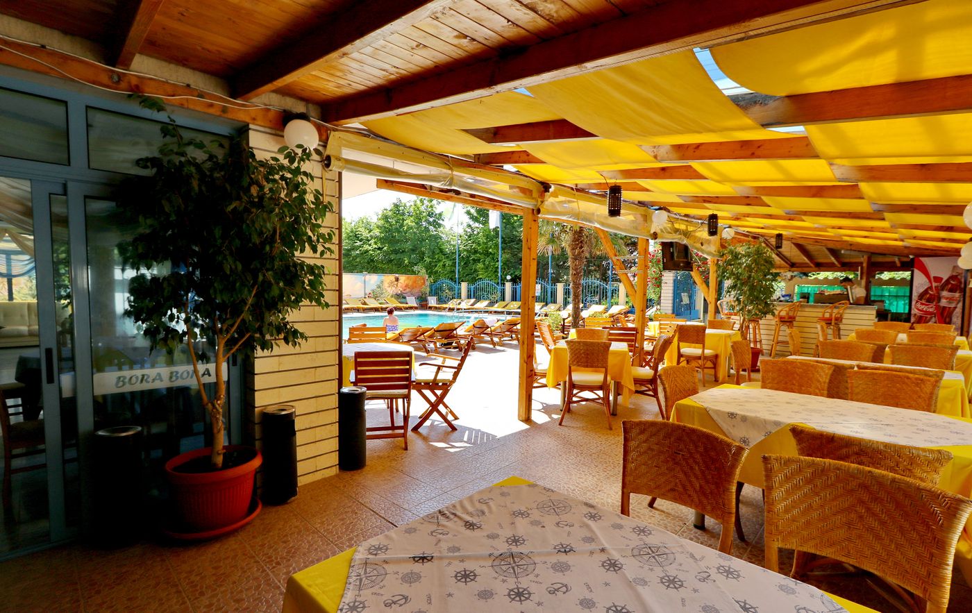 Bora-Bora-Restaurant-13