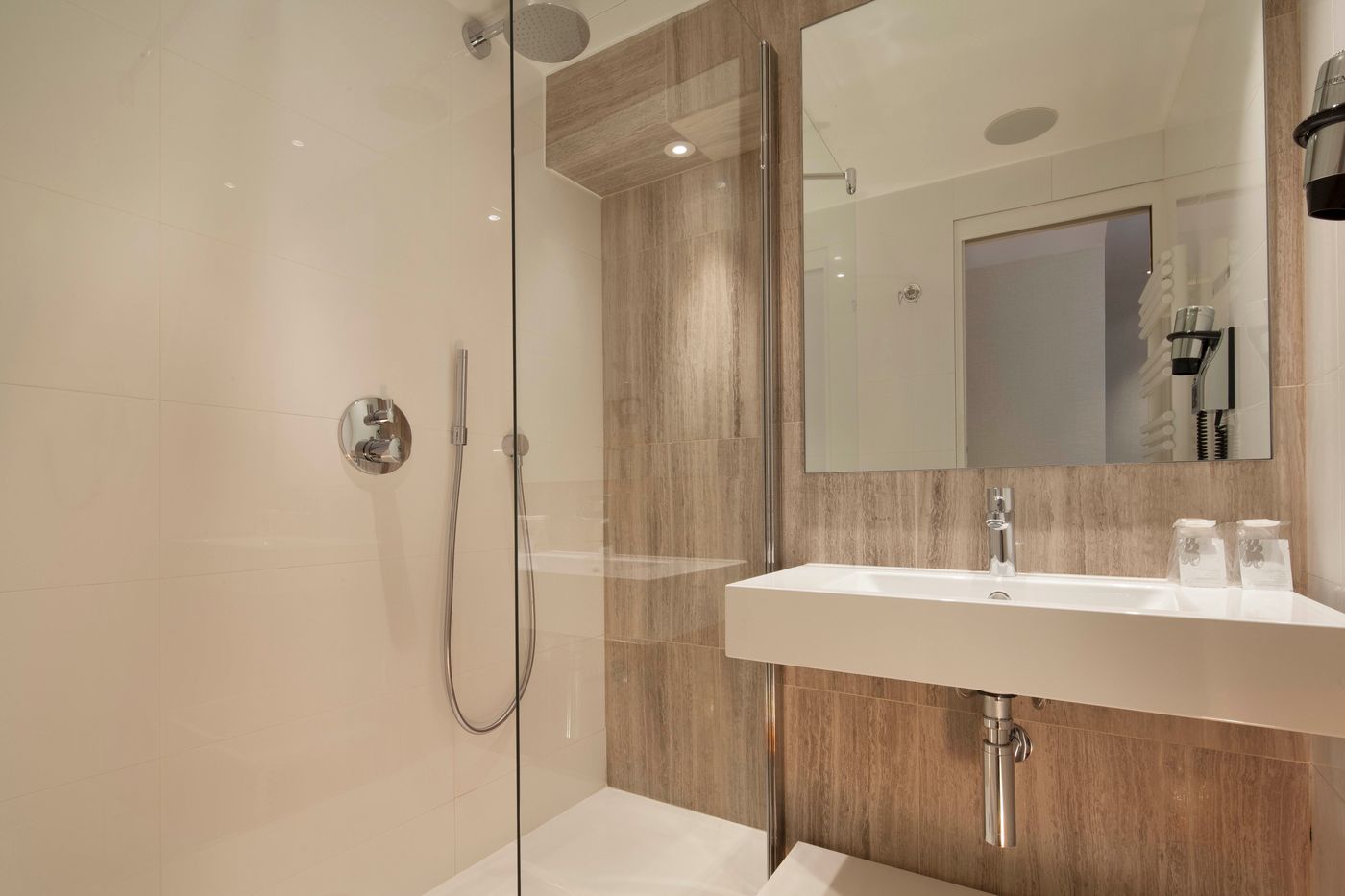 Tourisme-Avenue-Room-33