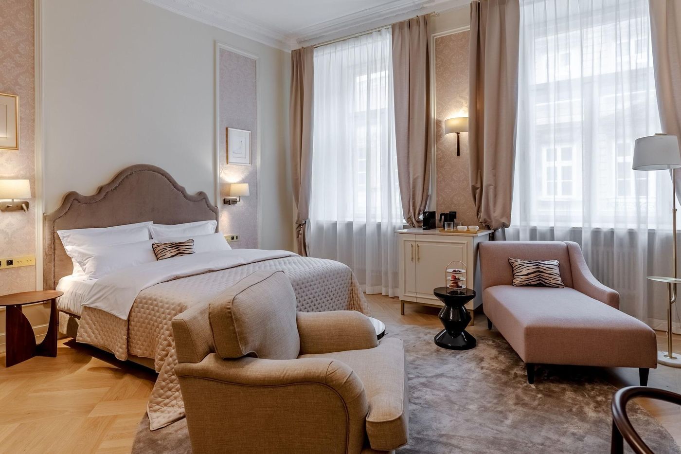 Hotel-Unicus-Palace-Old-Town---Destigo-Hotels-Room-27