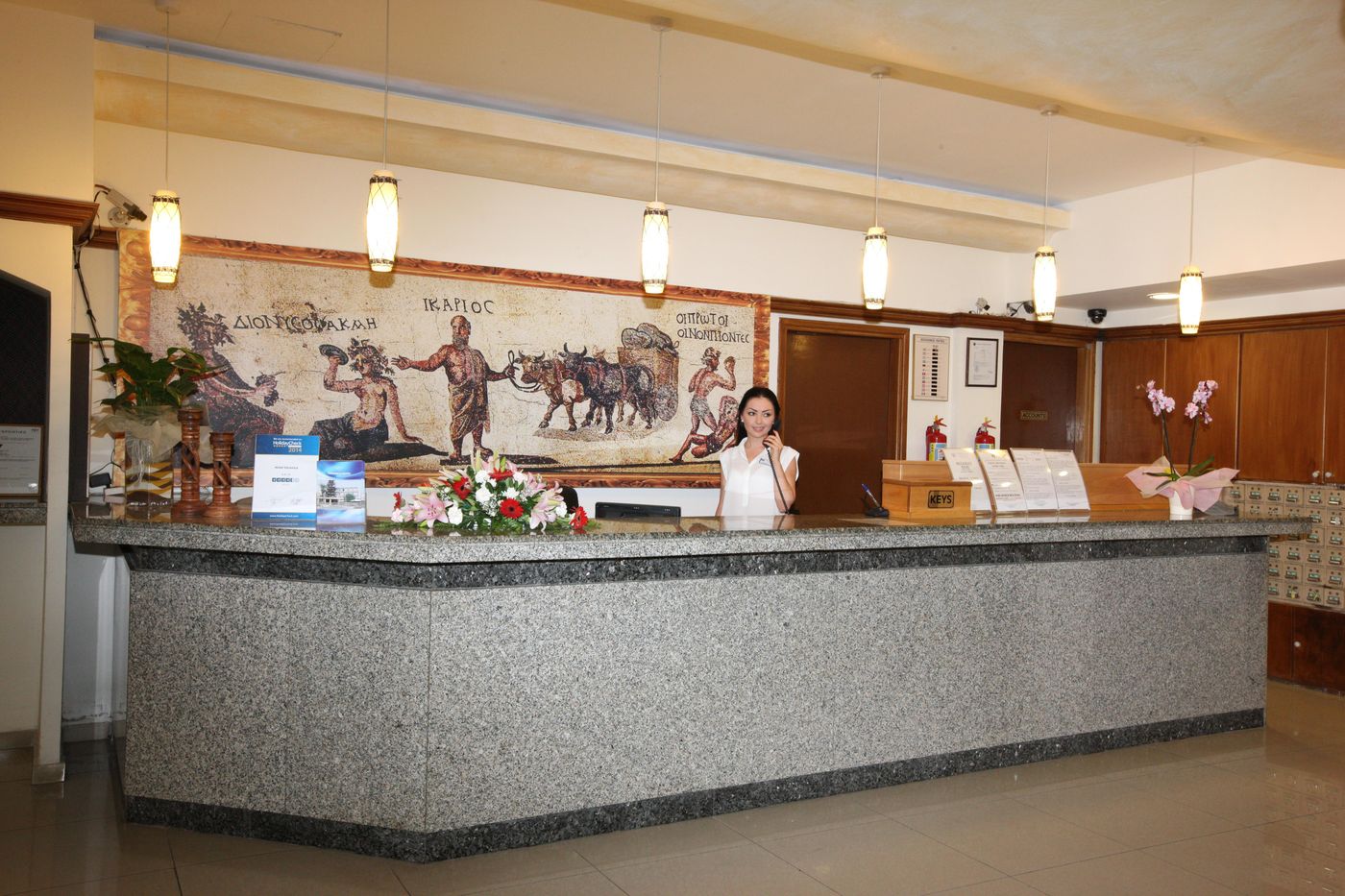 Veronica-Hotel-Lobby-34