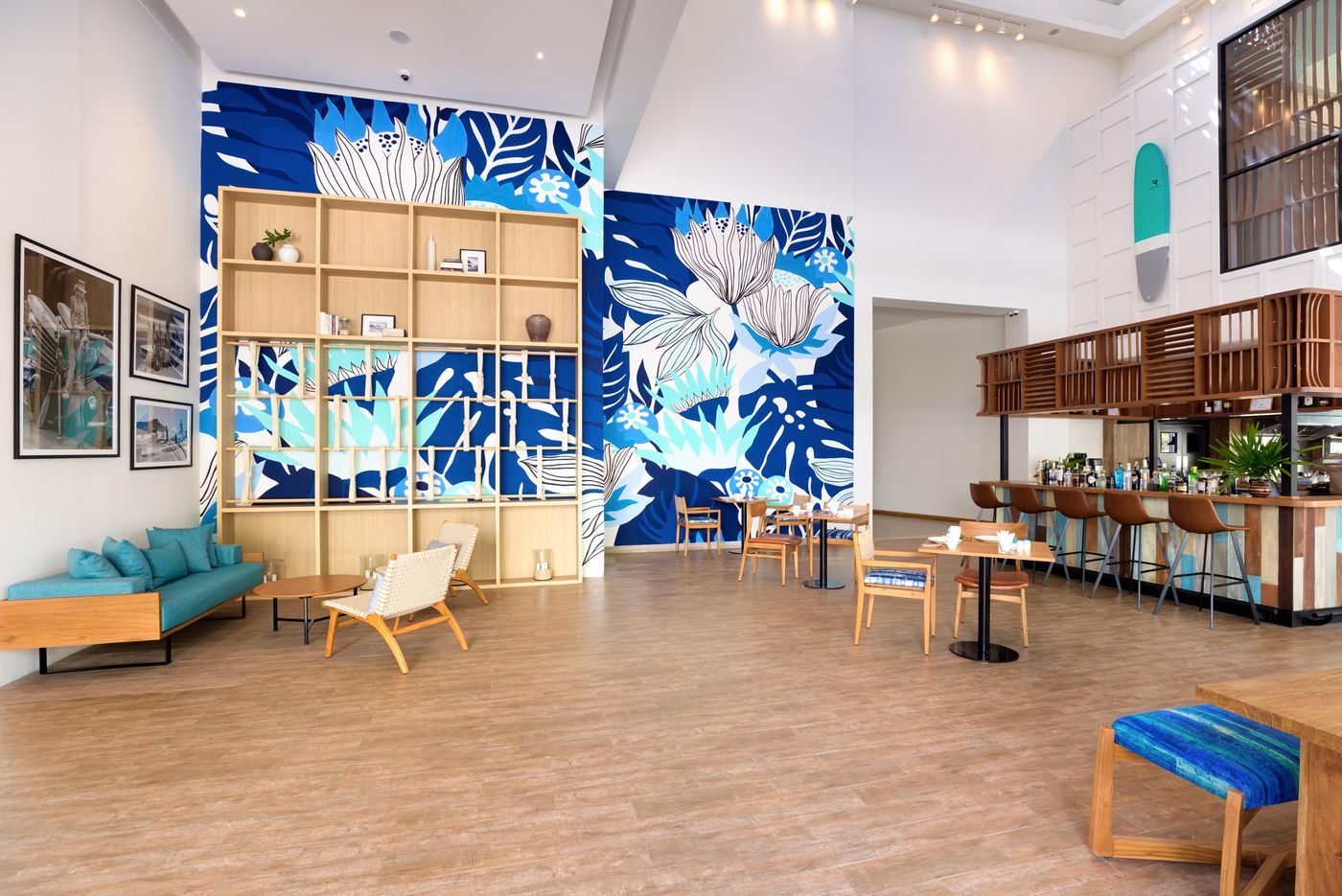 Manathai-Surin-Phuket-Lobby-43