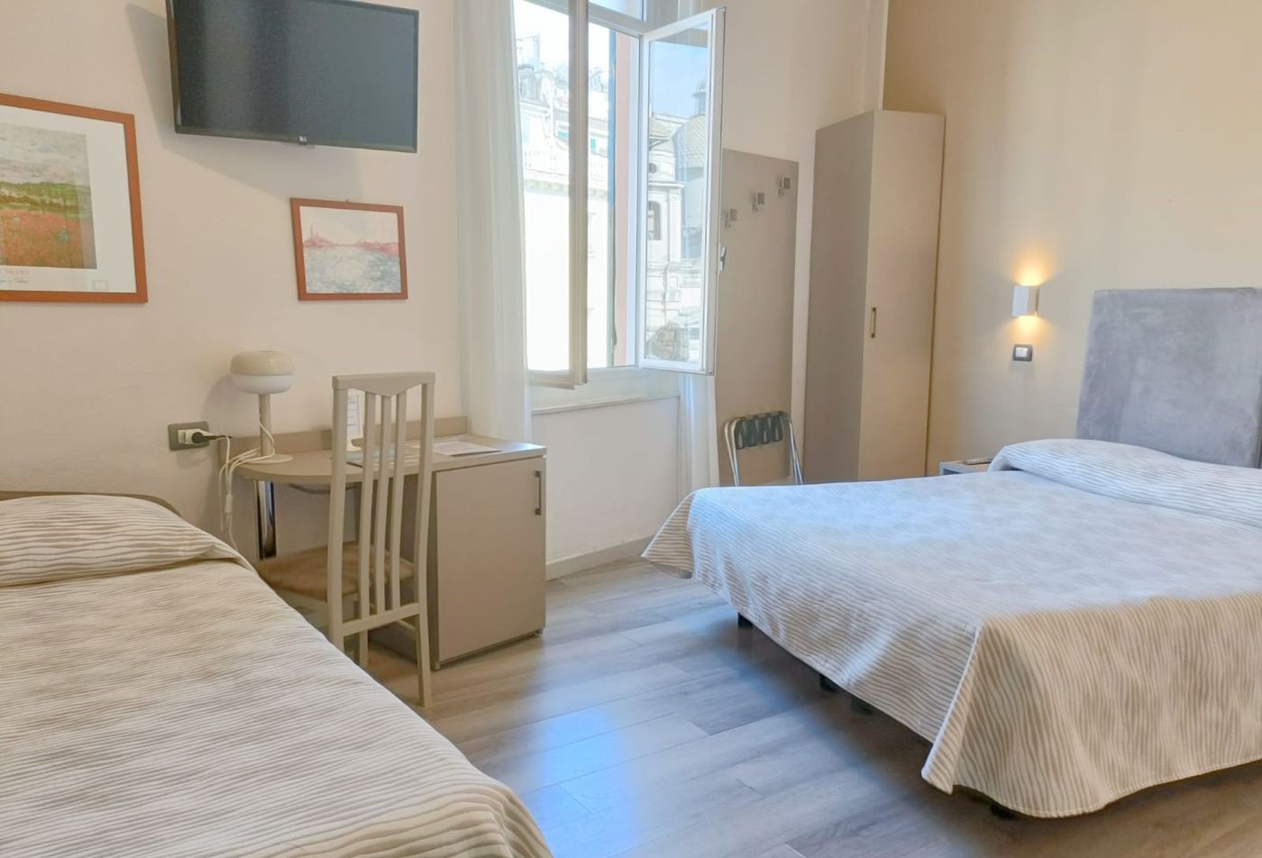 Helvetia - Italy - GENOVA - Room - 1